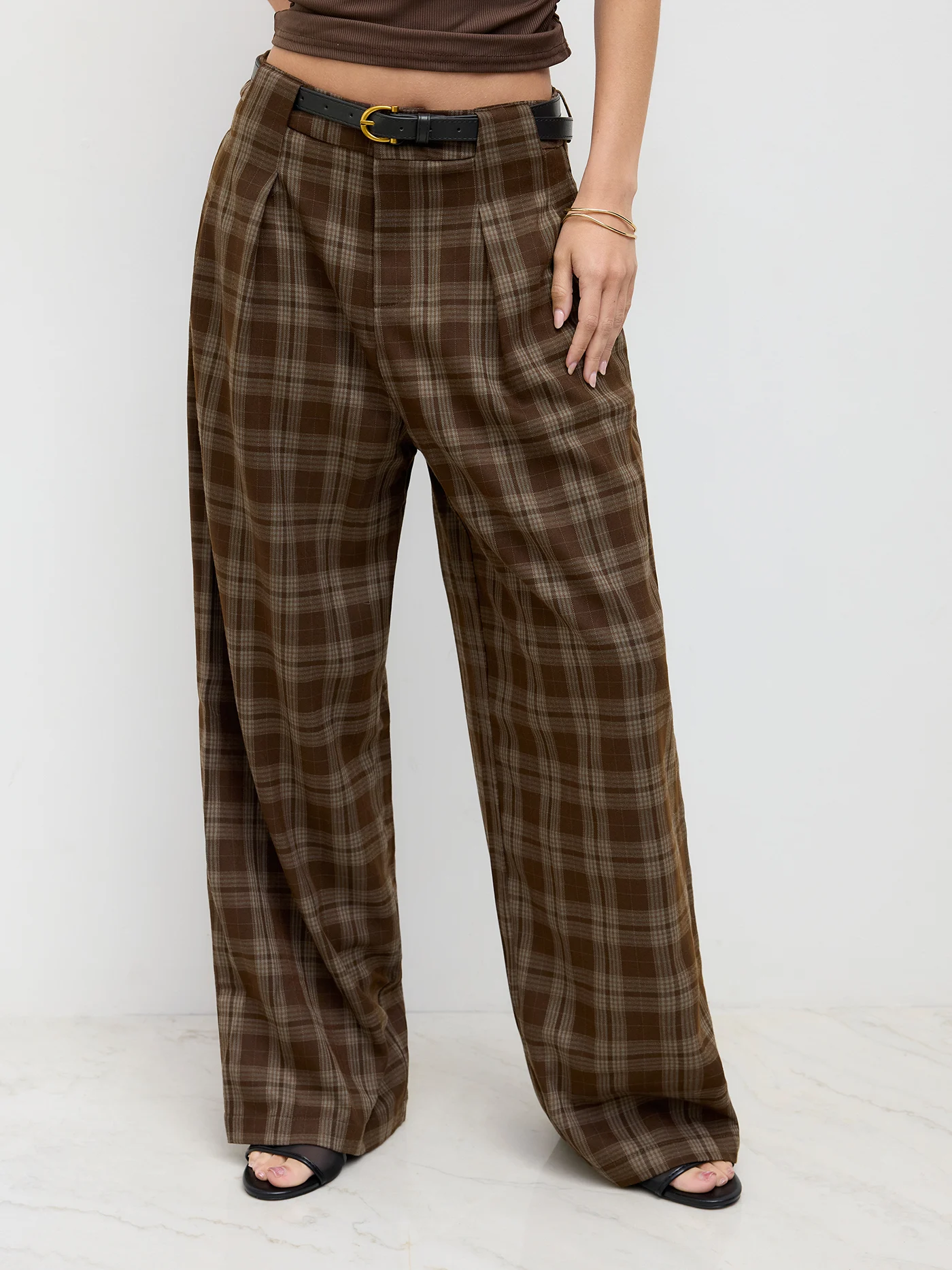 Mid Rise Checks Pocket Wide Leg Trousers With Belt