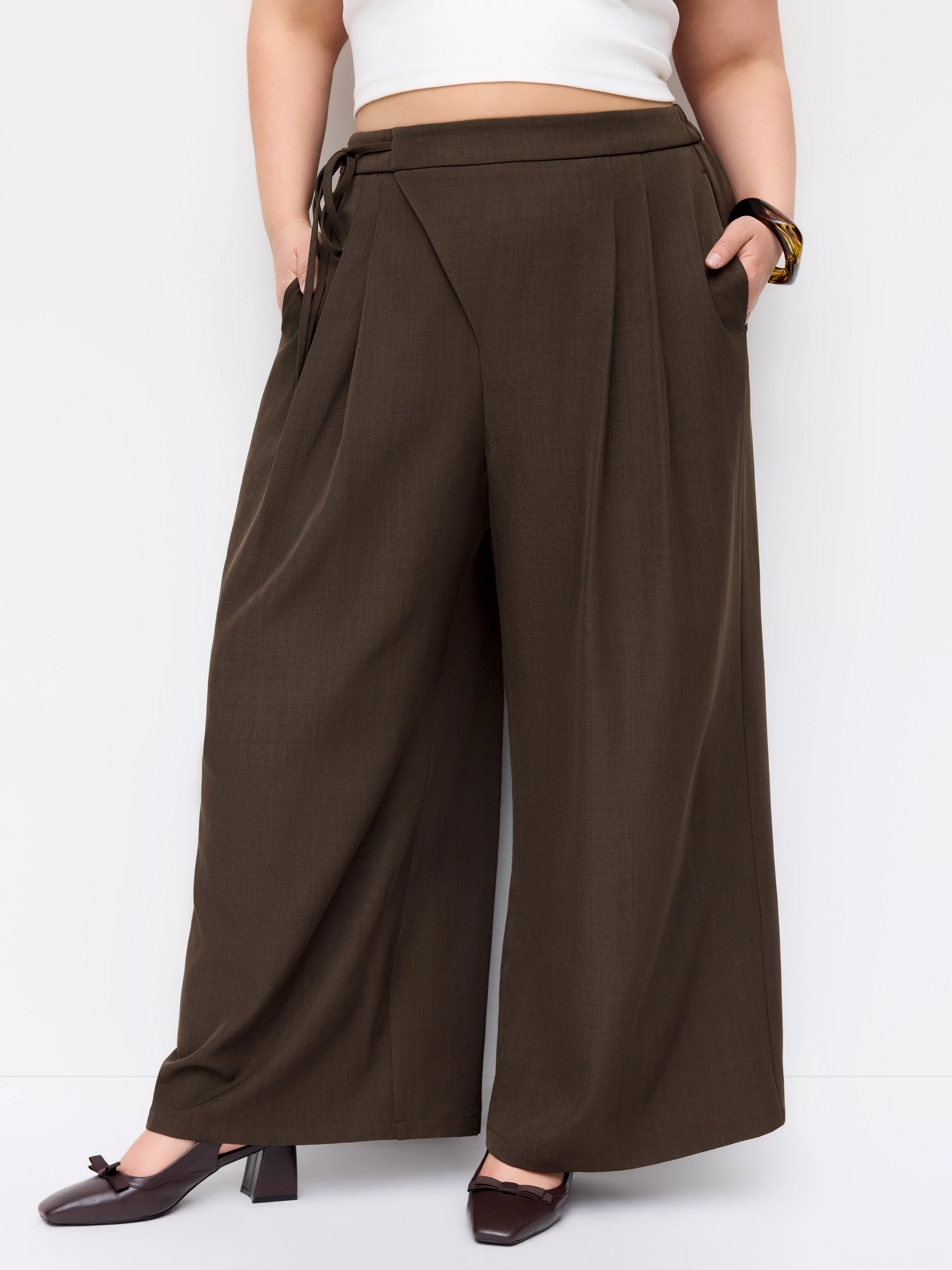 Mid Rise Tie Side Knotted Pleated Wide Leg Trousers Curve & Plus