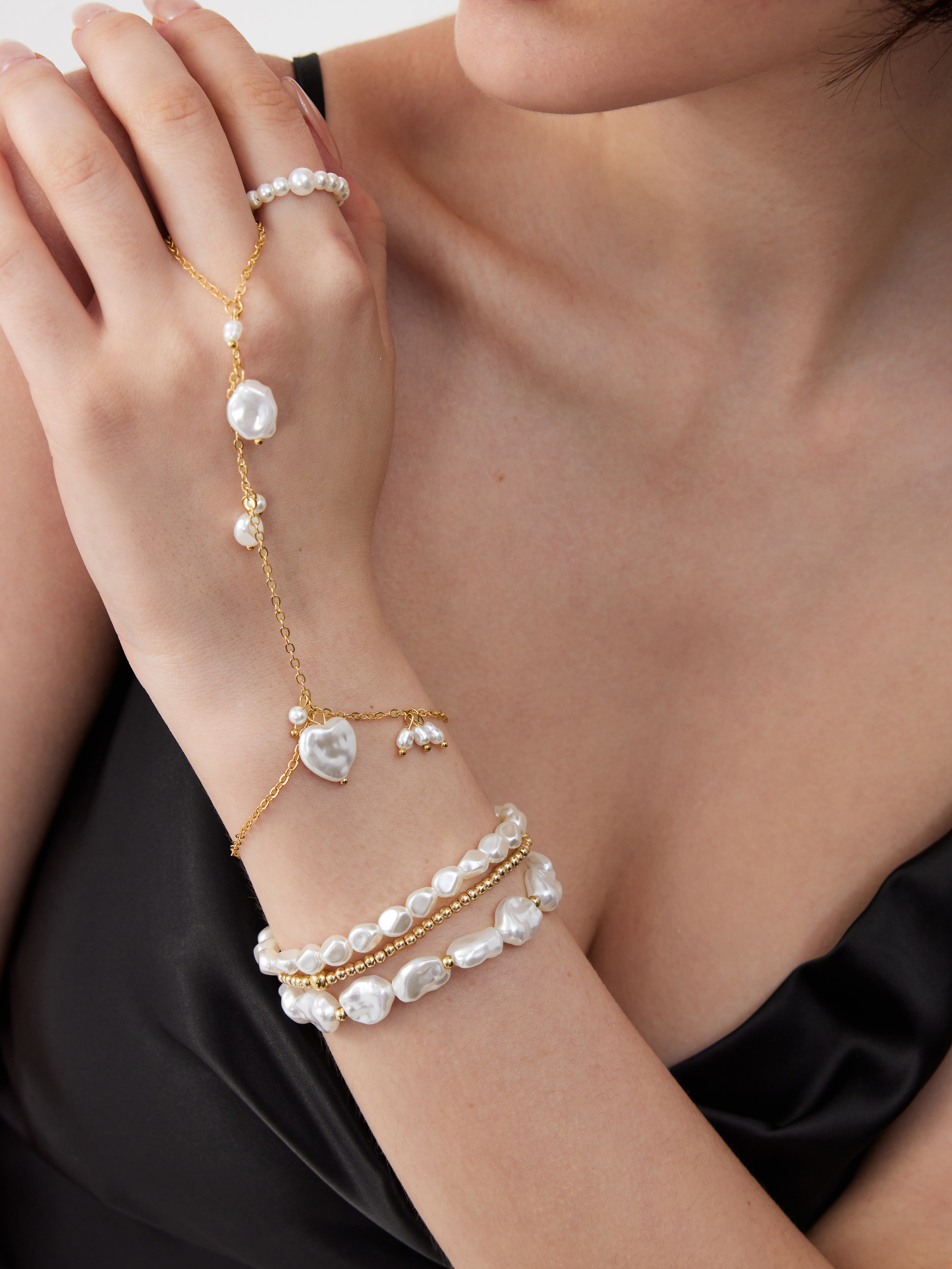 FAUX PEARL & HEART BEADED LAYERED HAND CHAIN BRACELET
