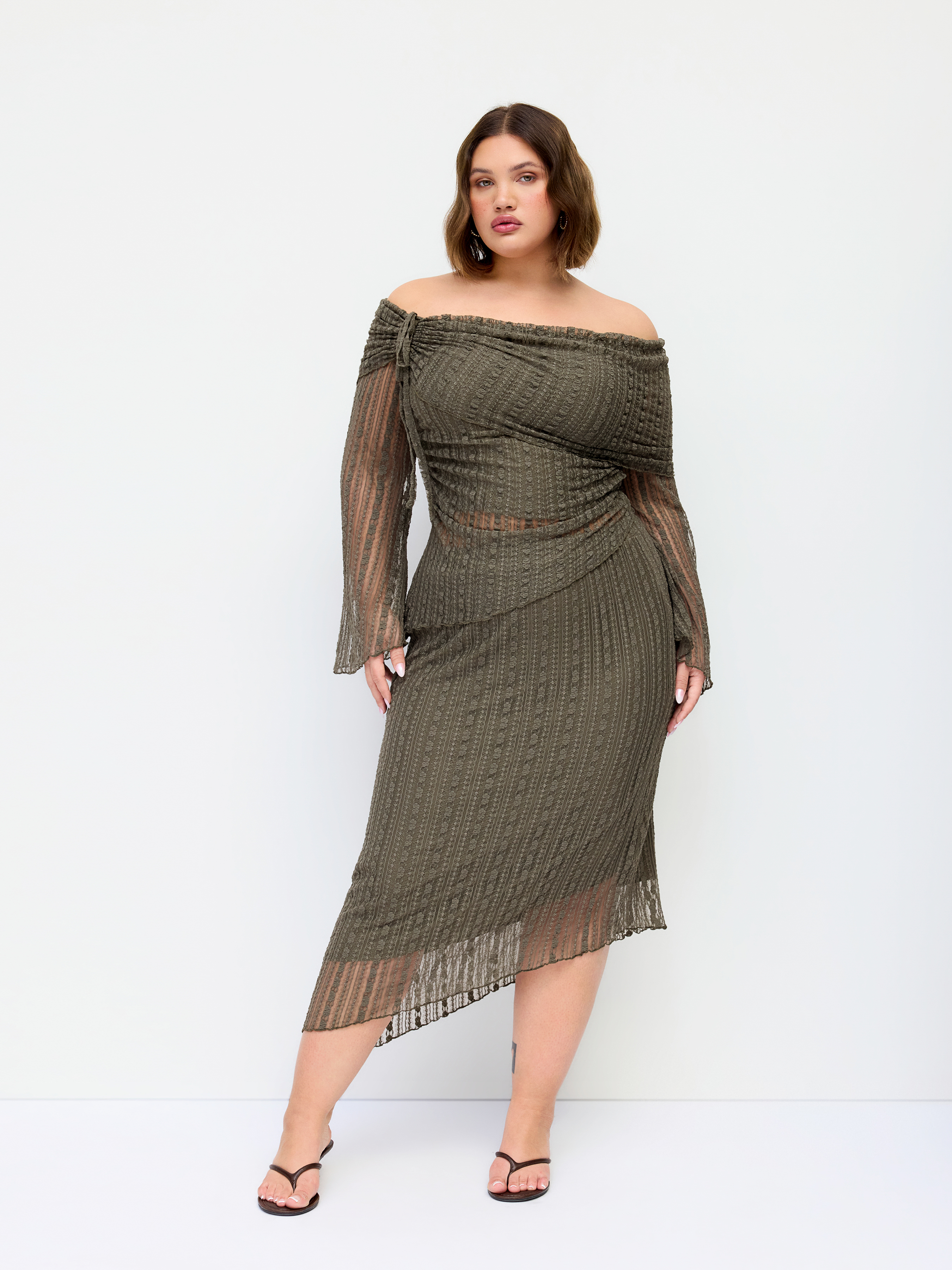 Textured Off-shoulder Top & Mid Rise Midi Skirt Set Curve & Plus