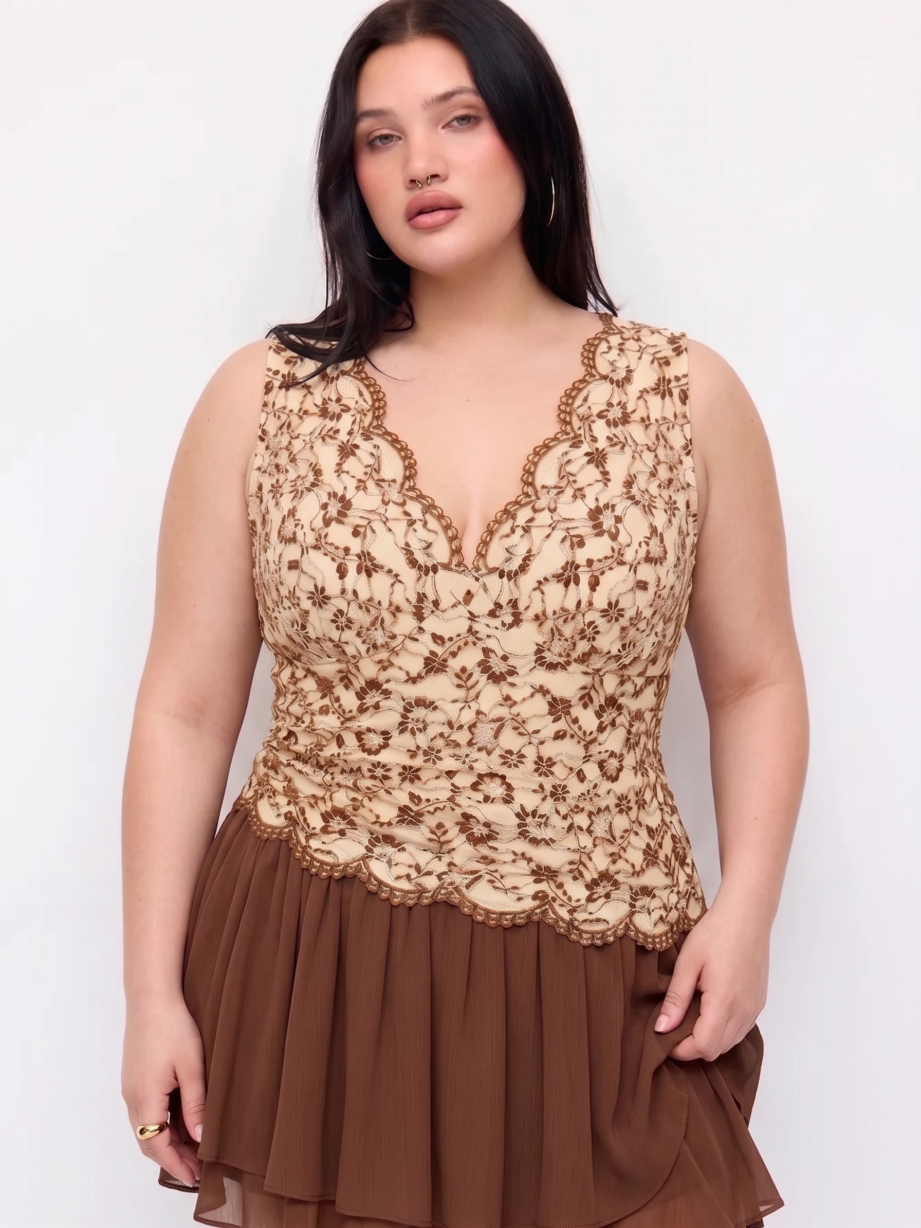 Lace Floral V-neck Top Curve & Plus