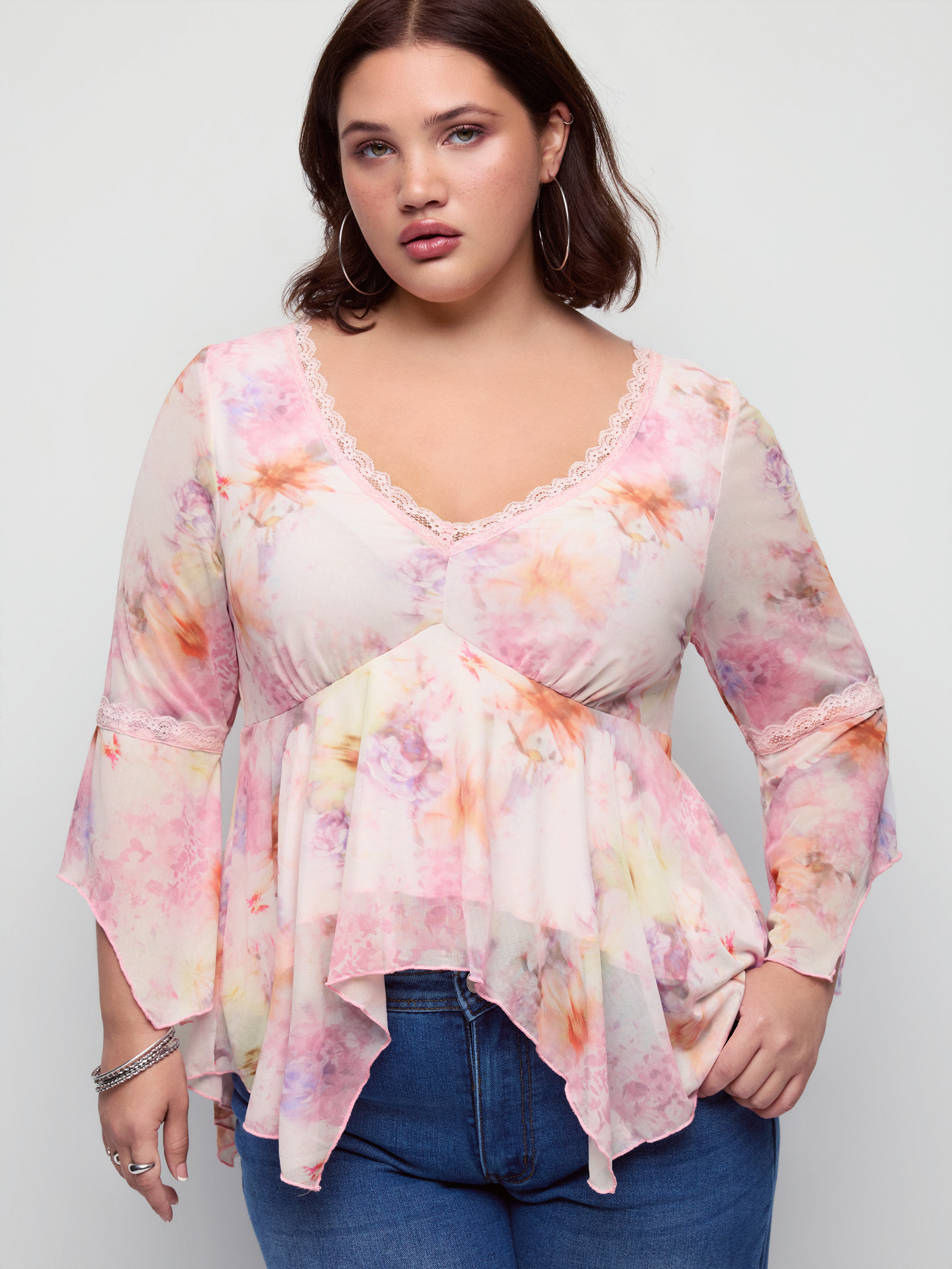 Mesh Floral V-neck Lace Trim Ruffle Sleeve Top Curve & Plus
