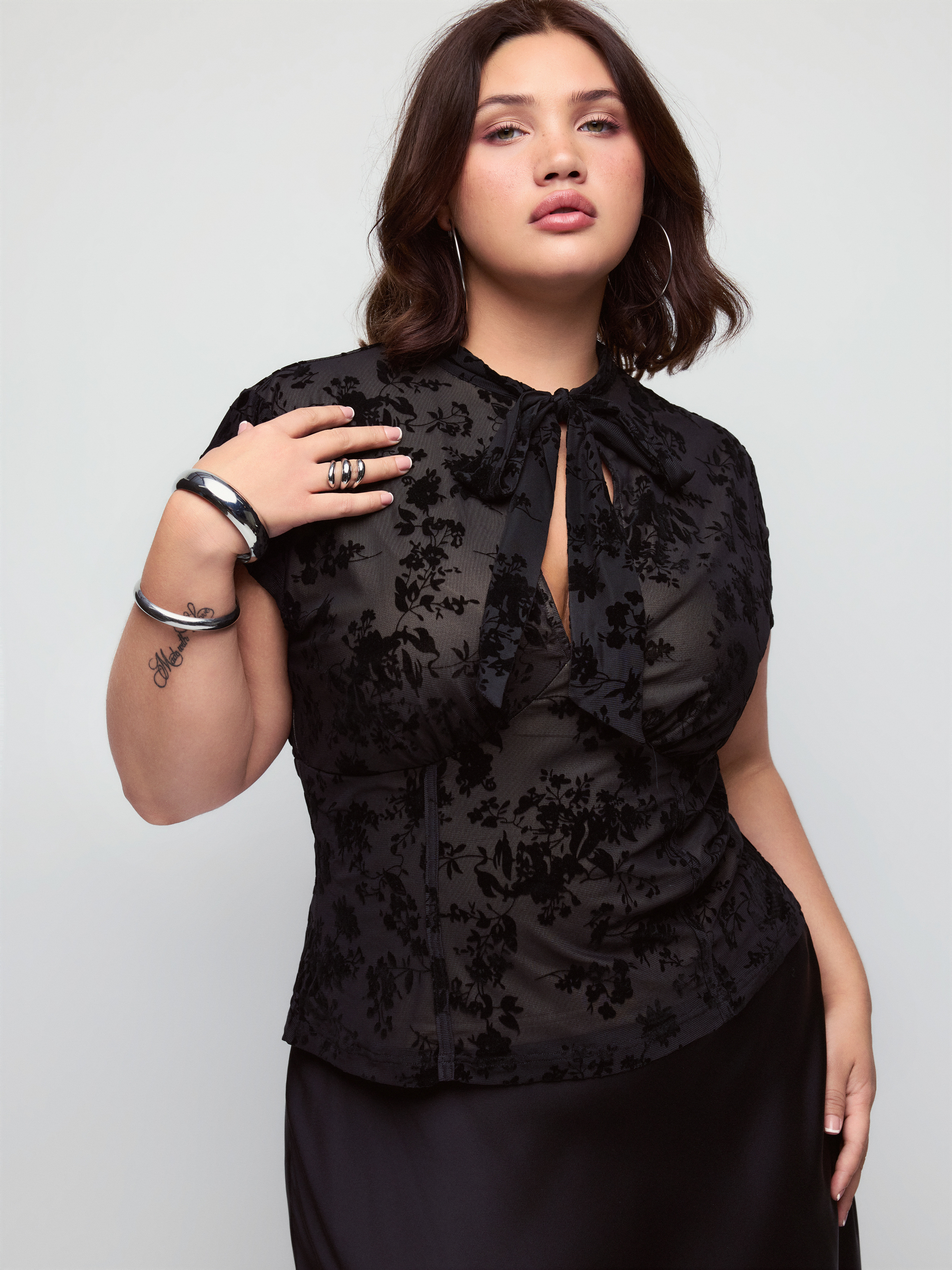 Floral Lace Round Neckline Bowknot Tie Front Top Curve & Plus
