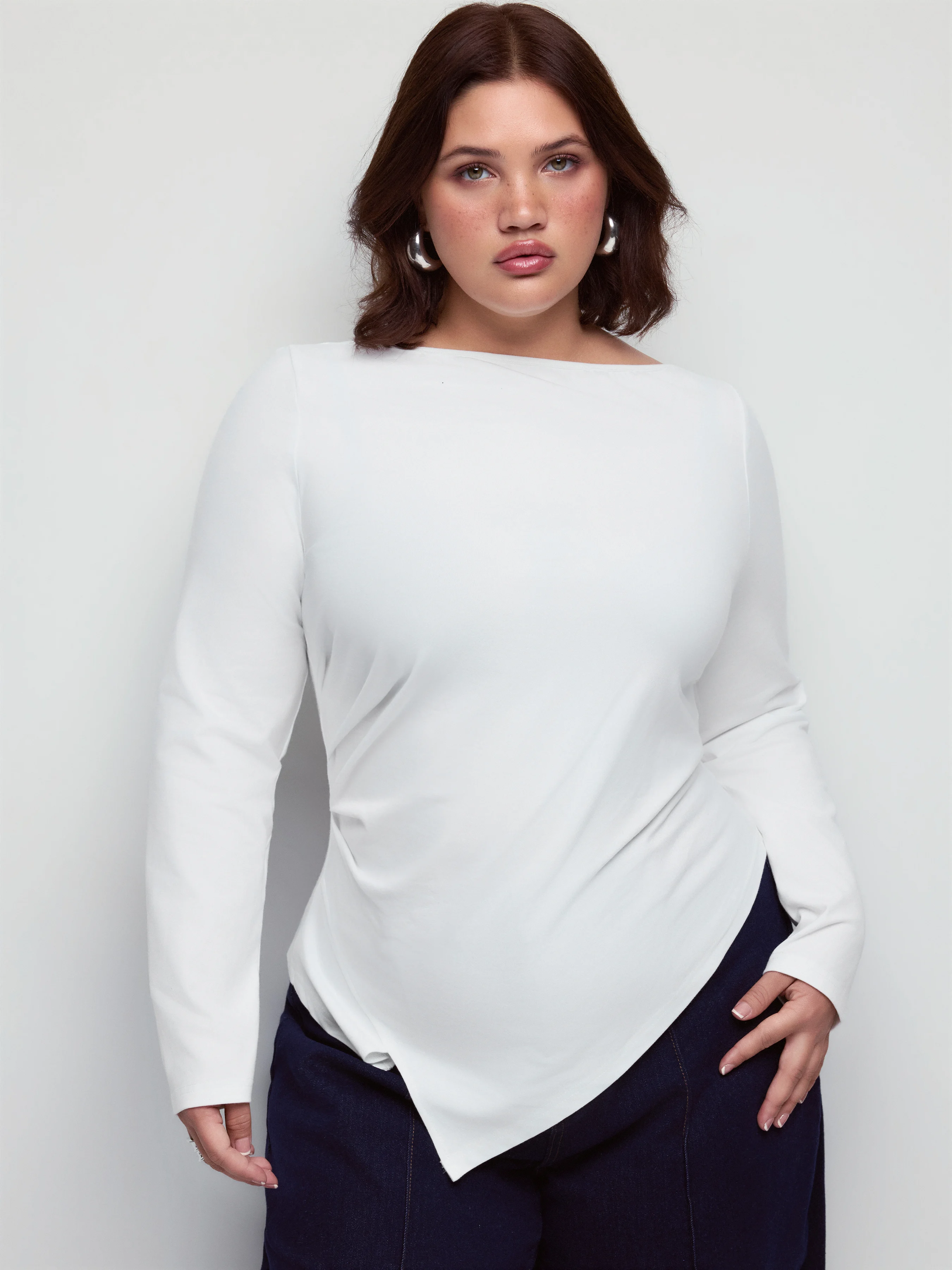 Cotton-blend Boat Neck Long Sleeve Ruched Asymmetrical Hem Tee Curve & Plus