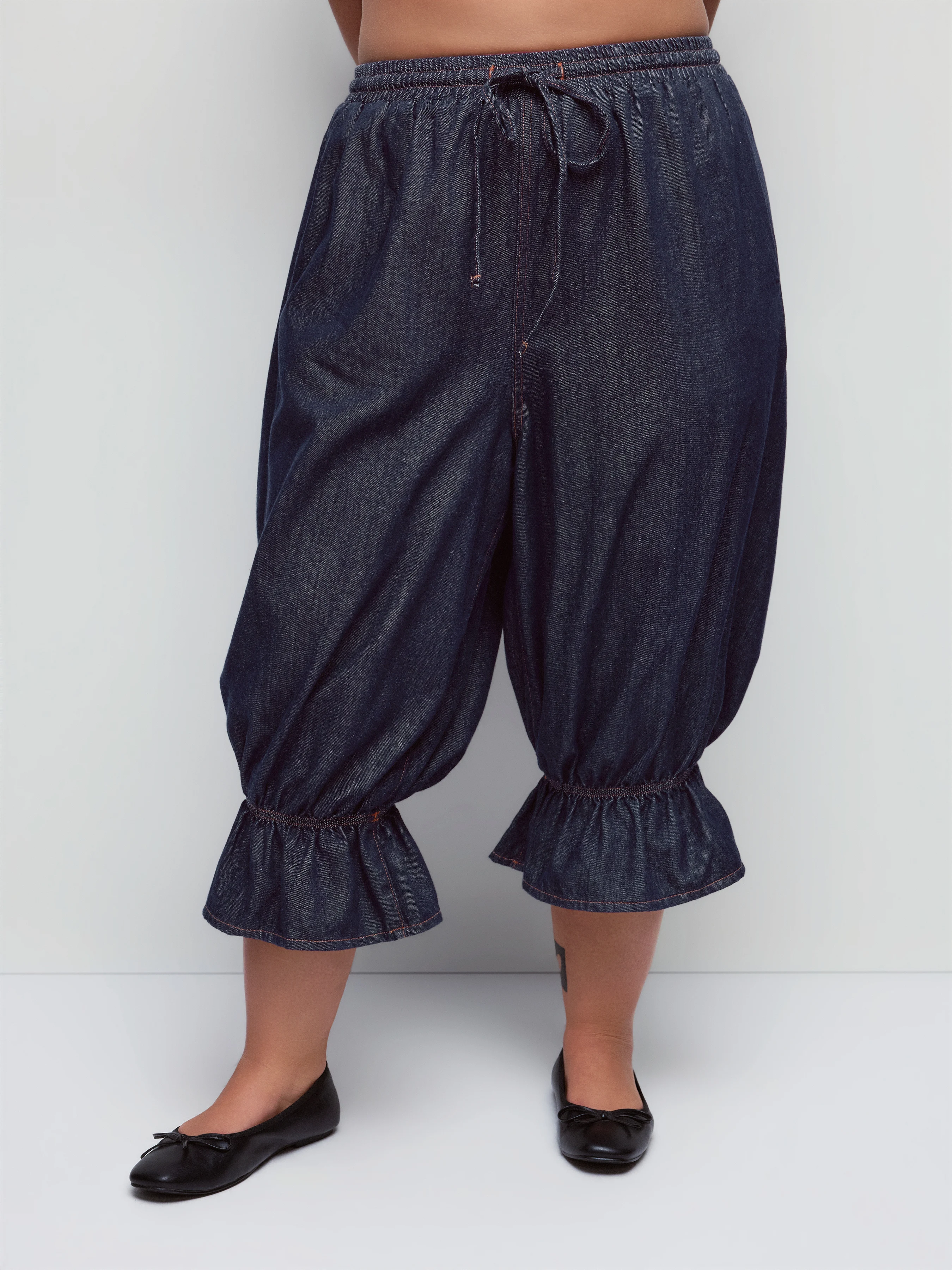 Denim Mid Rise Ruffled Belted Barrel-leg Cropped Jeans Curve & Plus