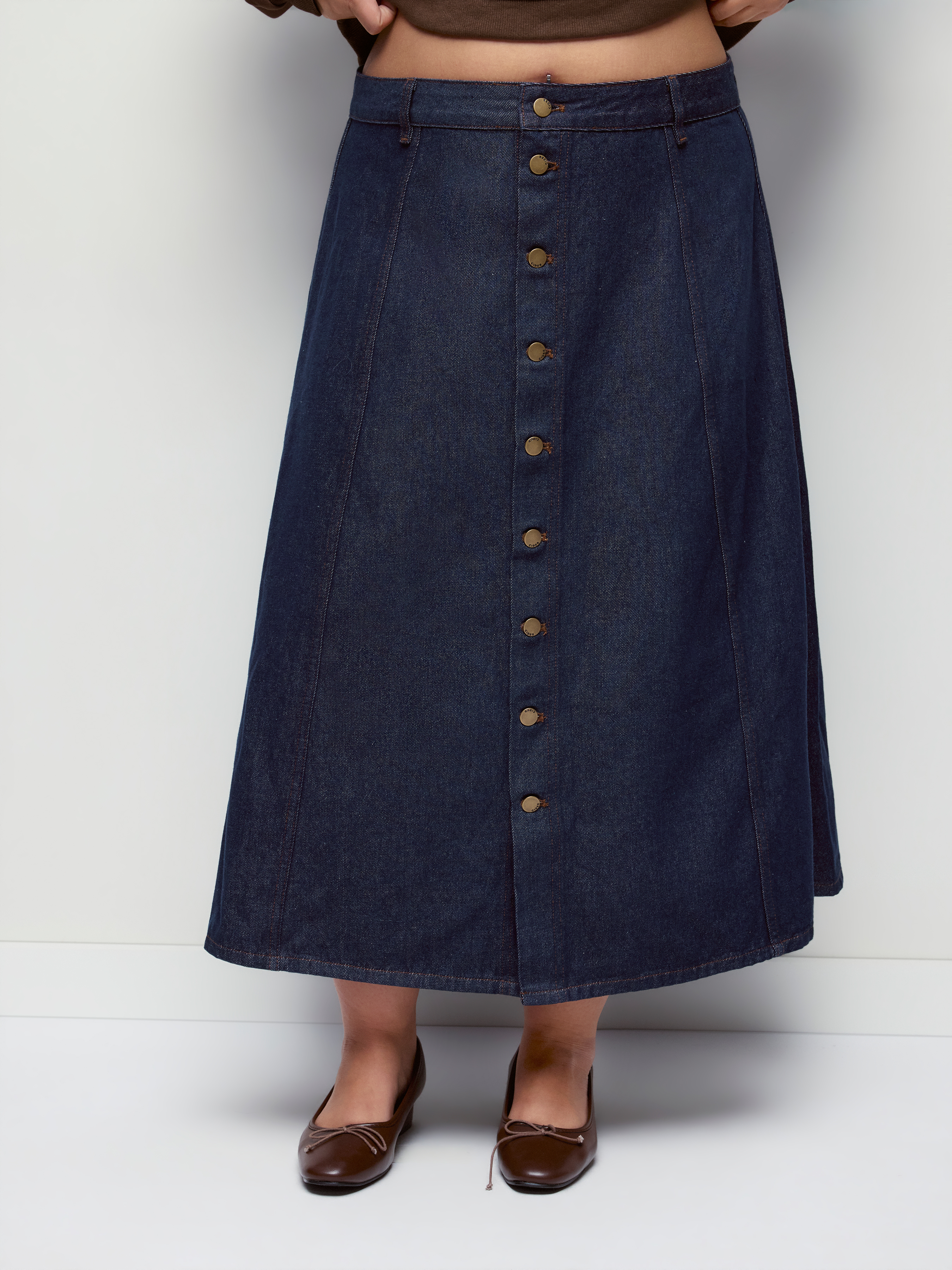 Denim Mid Rise Metal Detail A-line Midi Skirt Curve & Plus